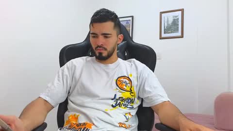 alejandroo_7 online show from 1, 2, 2025