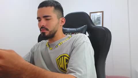 alejandroo_7 online show from 7, 3, 2025