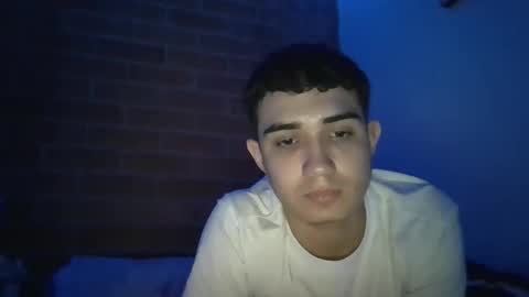 Snapshot of alejo_gray1 chatting on 19, 10, 2025 alejo_gray1 online show from 19, 10, 2025