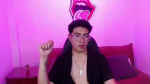 Snapshot of alejo_ross chatting on 1, 10, 2025 Alejo -w- online show from 1, 10, 2025