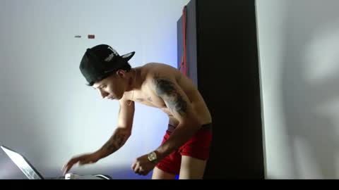 Snapshot of alejo_urd chatting on 21, 4, 2026 alejo online show from 21, 4, 2026