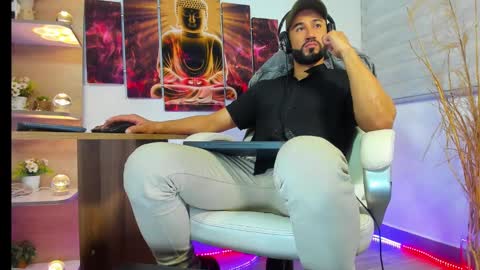 ALESSANDRO  WYE online show from 31, 1, 2025