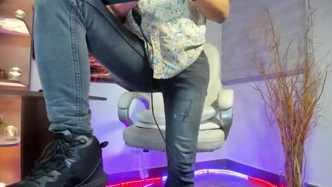 ALESSANDRO  WYE online show from 13, 2, 2025