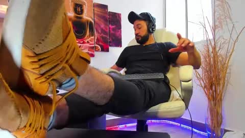 ALESSANDRO  WYE online show from 25, 2, 2025