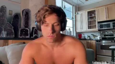 Snapshot of alex_islive chatting on 26, 7, 2026 Alex Stone online show from 26, 7, 2026