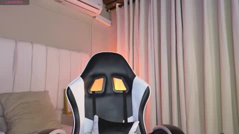 Snapshot of alex_pierce_ chatting on 12, 2, 2026 Alex online show from 12, 2, 2026