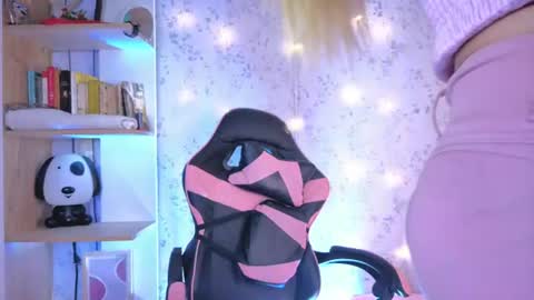 Snapshot of alexaavandercloude chatting on 24, 7, 2026 alexaavandercloude online show from 24, 7, 2026