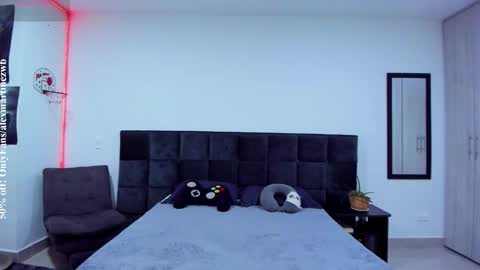 Onlyfansalexmartinezwb  Instagram alexwbmartinez  Twitter martinezcb937 online show from 29, 11, 2025