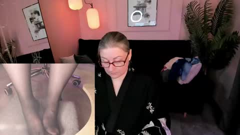 Snapshot of alexandra_kind chatting on 6, 5, 2026 Alexandra online show from 6, 5, 2026