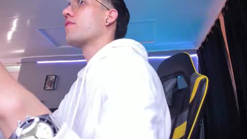 alexgiraldo__ online show from 2, 10, 2025