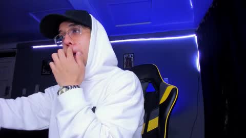 alexgiraldo__ online show from 30, 10, 2025