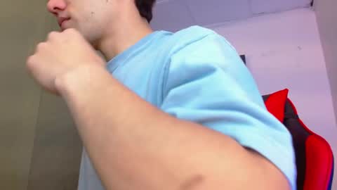 Snapshot of alexgiraldo__ chatting on 8, 5, 2026 alexgiraldo__ online show from 8, 5, 2026