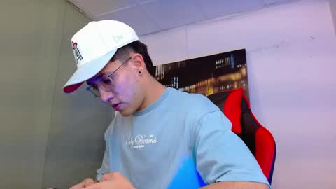 Snapshot of alexgiraldo__ chatting on 26, 5, 2026 alexgiraldo__ online show from 26, 5, 2026
