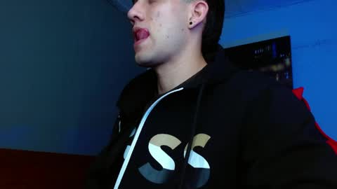 Snapshot of alexgiraldo__ chatting on 7, 6, 2026 alexgiraldo__ online show from 7, 6, 2026
