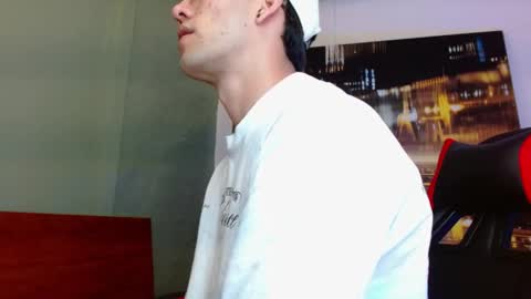 Snapshot of alexgiraldo__ chatting on 10, 6, 2026 alexgiraldo__ online show from 10, 6, 2026