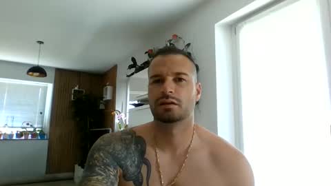 Snapshot of alexgrandi2024 chatting on 25, 5, 2026 rey ale84 online show from 25, 5, 2026