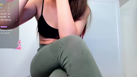 Snapshot of alexialuxe chatting on 19, 6, 2026 alexialuxe online show from 19, 6, 2026