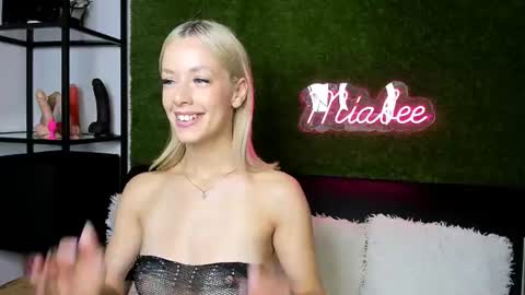 Snapshot of alexisbanx chatting on 12, 7, 2026 alexisbanx online show from 12, 7, 2026