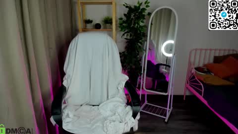 Snapshot of alexisl0ve chatting on 13, 2, 2026 Alexis Mon Tue Wed Thu Fri 7 GMT 0100am-0700am online show from 13, 2, 2026