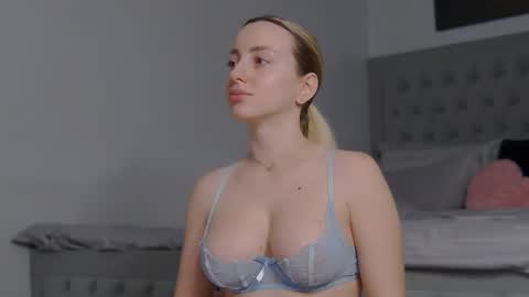 Snapshot of alexiswhiteee chatting on 1, 3, 2026 Alexis online show from 1, 3, 2026