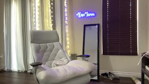 Snapshot of alexmanndickerson chatting on 2, 10, 2025 Alex Mann online show from 2, 10, 2025