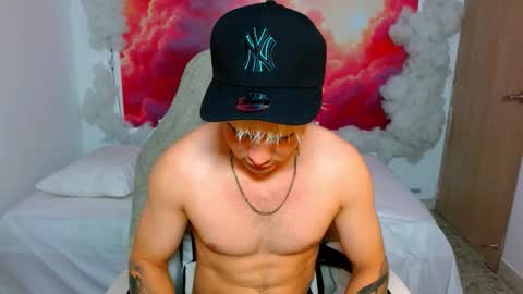 Snapshot of alexpierss chatting on 27, 11, 2025 Alex online show from 27, 11, 2025