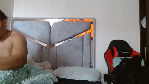 Snapshot of alexvsluisa chatting on 27, 4, 2026 alex y luisa online show from 27, 4, 2026