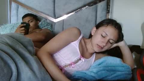 Snapshot of alexvsluisa chatting on 27, 5, 2026 alex y luisa online show from 27, 5, 2026