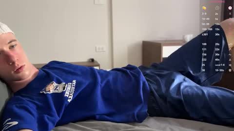 Snapshot of alexwos chatting on 17, 9, 2025 Alex online show from 17, 9, 2025