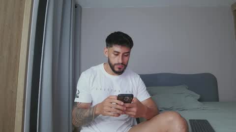 Snapshot of alexxxmachine chatting on 26, 10, 2025 Alex   freelance model  instagram alex b229 online show from 26, 10, 2025