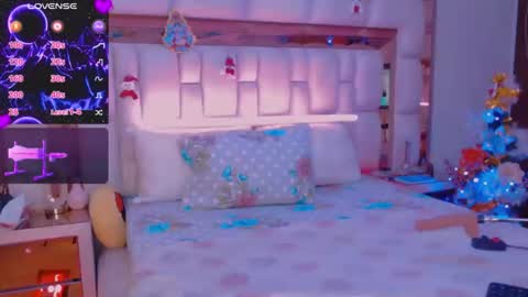 Snapshot of aliana_ross chatting on 4, 12, 2025 aliana_ross online show from 4, 12, 2025