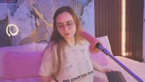 Snapshot of alice_cute77 chatting on 5, 7, 2026 Mey online show from 5, 7, 2026
