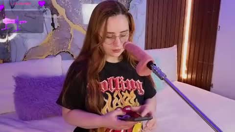 Snapshot of alice_cute77 chatting on 14, 7, 2026 Mey online show from 14, 7, 2026