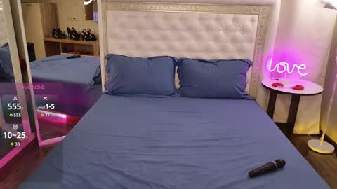 Snapshot of alice_gold__ chatting on 14, 10, 2025 Ur future wife Alice 8 pm - 4 am NY time online show from 14, 10, 2025