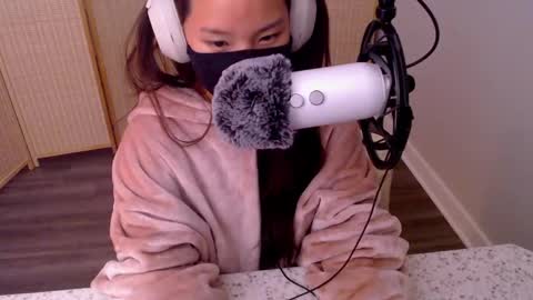 Snapshot of alice_lee18 chatting on 8, 12, 2024 Alice Lee online show from 8, 12, 2024
