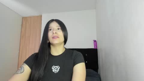 Snapshot of alice_martinez_ chatting on 4, 3, 2025 alice and amber online show from 4, 3, 2025