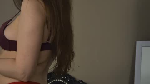 Snapshot of alice_munro chatting on 7, 5, 2026 AliceMunro online show from 7, 5, 2026
