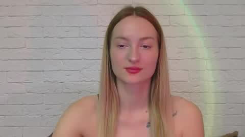 Snapshot of alice_sweet_01 chatting on 13, 11, 2025 Alice online show from 13, 11, 2025