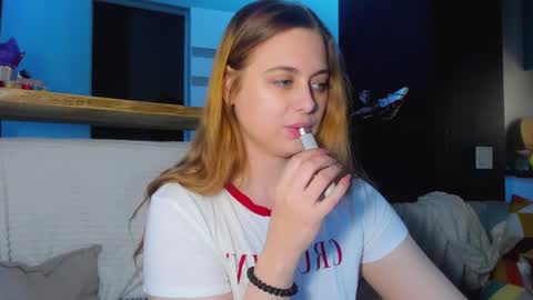 Snapshot of alice_wander chatting on 10, 11, 2025 Alice online show from 10, 11, 2025