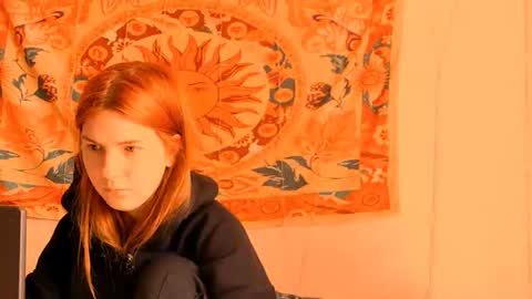 Snapshot of aliceinredsquare_ chatting on 28, 6, 2026 Alice online show from 28, 6, 2026
