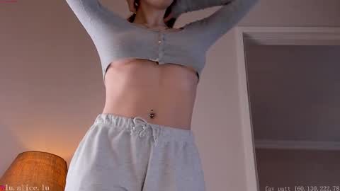 Elle online show from 23, 2, 2025