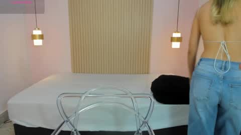 Snapshot of aliceross1 chatting on 15, 5, 2026 AliceRoss online show from 15, 5, 2026