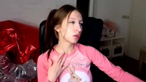 Snapshot of alicewallflower chatting on 14, 2, 2026 alicewallflower online show from 14, 2, 2026