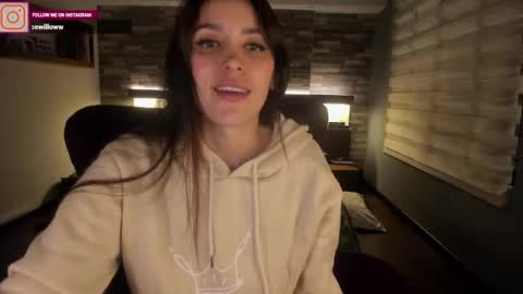 Snapshot of alicewillow chatting on 5, 3, 2025 Alice online show from 5, 3, 2025