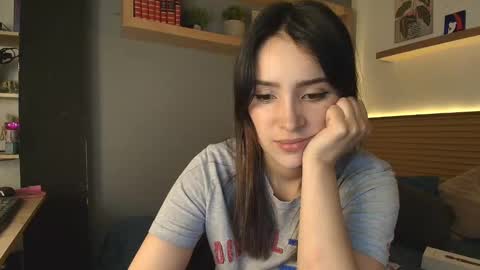 Snapshot of alicewillow chatting on 10, 10, 2025 Alice online show from 10, 10, 2025