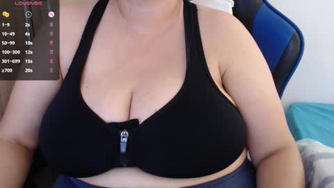 Snapshot of aliciaking_ chatting on 11, 9, 2025 of  online show from 11, 9, 2025