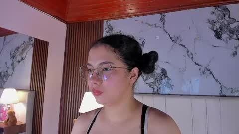 Snapshot of alicialevy chatting on 30, 4, 2026 LUNA online show from 30, 4, 2026