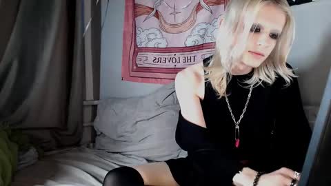 Alien Bella online show from 5, 6, 2026