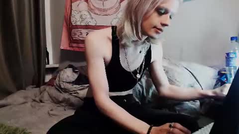 Alien Bella online show from 26, 7, 2026