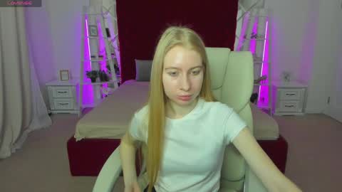 Snapshot of alina__blonde chatting on 26, 4, 2026 Alina online show from 26, 4, 2026